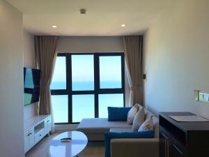 2 Bedroom Ocean View apt on the 33rd Floor