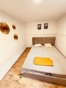 Modern Solo Room, Quiet Workspace & Comfy Bed