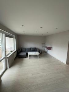 Modern apartment - 2 Balconies - 15 min to Beach