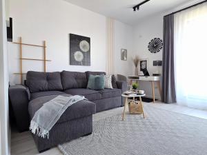 Victory Home 2-Room Apartment, Balcony & Parking
