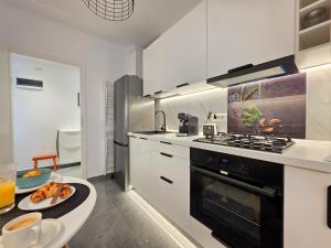 Victory Home 2-Room Apartment, Balcony & Parking