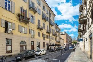 Le Monde Luxury Apartment