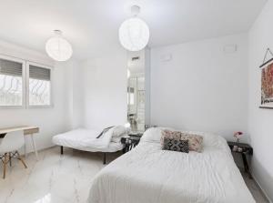 Huge modern home with pool in Valencia city center