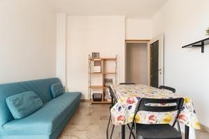 GuestHost - Comfy Balcony Flat steps from Navigli