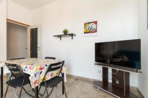 GuestHost - Comfy Balcony Flat steps from Navigli