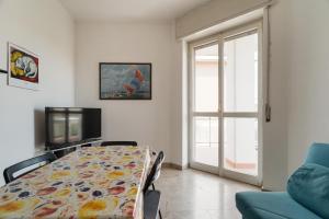 GuestHost - Comfy Balcony Flat steps from Navigli