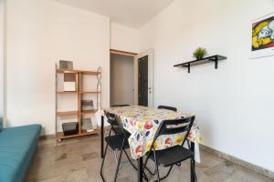 GuestHost - Comfy Balcony Flat steps from Navigli