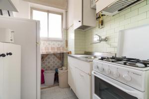 GuestHost - Comfy Balcony Flat steps from Navigli