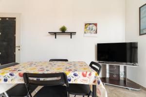 GuestHost - Comfy Balcony Flat steps from Navigli