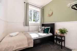 3-Bed House Near City Parking Sleeps 5