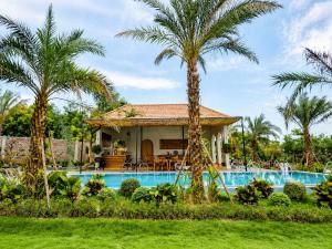 Dear Hill Retreat Villa with Rice Field View