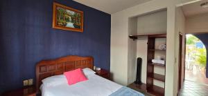 Casa Refugio Budget House 8 Rooms & 9 Bathrooms