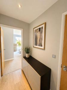 Modern 2BR Flat W balcony & 2 Bathrooms