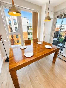 Modern 2BR Flat W balcony & 2 Bathrooms