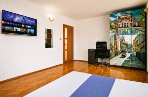 Spacious 3BR in the Center - Kitchen Smart TVs