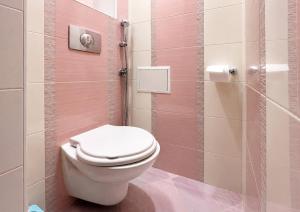 Spacious 3BR in the Center - Kitchen Smart TVs