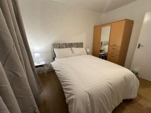 Cosy Double Room, Near Tower Bridge, Aldgate East, Central London