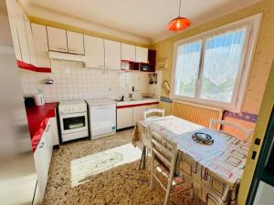 Soleil Levant - Grand appartement familial climatisé, terrasse & BBQ