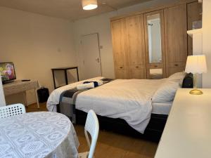 Spacious Large Double Room, East London, Zone 1, Tower Bridge, Aldgate East Tube