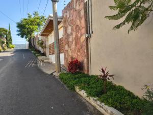 Casa Marcy, casa nueva con alberca y tres recamaras
