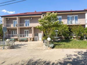 Tinka, Apartment No 7