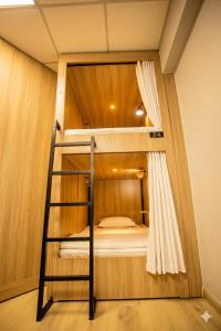 Avora Cong Quynh Hostel