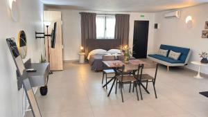 Ground-Floor Studio Apartment