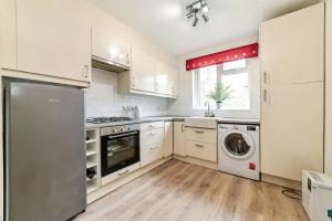 2 Bed Flat - Sleeps 3 - Pets - Parking - Wifi