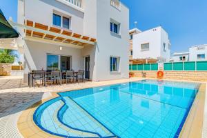 Blue Velvet Villa by Ezoria Villas