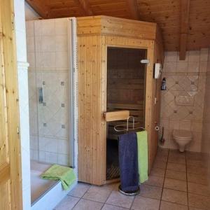 Chalet chaleureux avec sauna & jardin