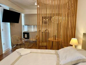 Modern & Bright Studio