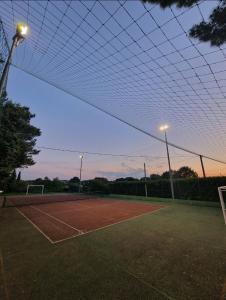 Villa Elisa trulliandmore - pool and tennis court