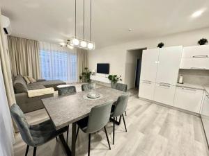 AC family house with garden and jacuzzi, 9A