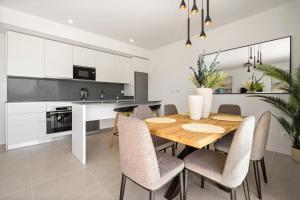Sunny terrace apartment Acqua Gardens