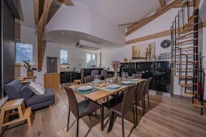 Majestic Panorama - Stunning Mont Blanc ViewsFireplaceCentral Chamonix
