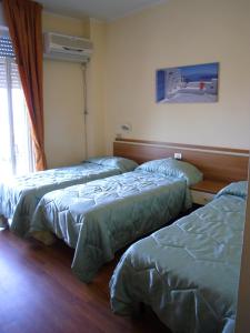 Triple Room room in Hotel Mirage
