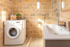 Urban Luxury 2BR Apartment Prime City Location