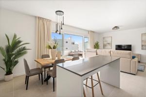 Sunny terrace apartment Acqua Gardens
