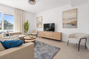 Sunny terrace apartment Acqua Gardens