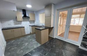3 bedroom house with conservatory, Garden and parking