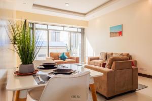 Yaya Private Corner 2BR with Pool & Gym
