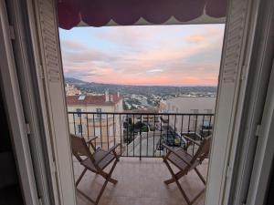 Appartement avec vue sur Grasse et home cinéma