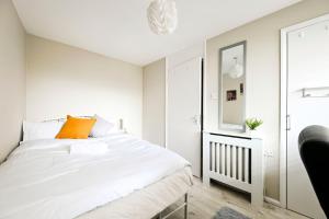 Modern 2 Bed Apartment in Bethnal Green with Free Parking