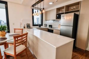 Large Apartment Just Steps from Shopping del Sol