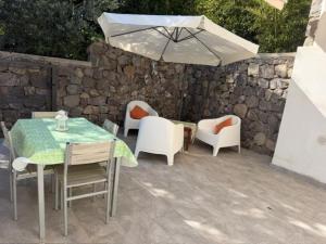 Ischia-Forio-Punta Caruso-La Grille du coq-villa 1 il prezzo della villa è riferito allintero alloggio con il limite delle persone previste n 4