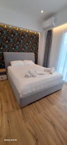 Cozy White House - Near Beach Private Jacuzzi