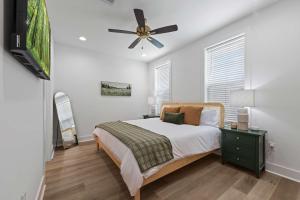 New Luxury Home - King - Central Location - Premier Host