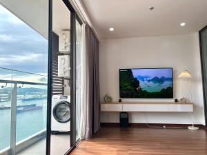 1-Bedroom Apartment with Ha Long Bay View