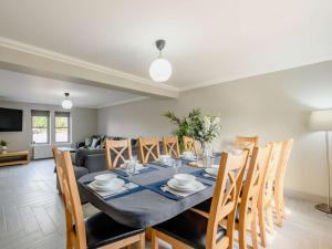 4 Bed in Alexandria oc-88759