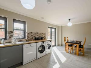 4 Bed in Alexandria oc-88759